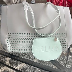 NWT’s Super Cute! Bath & Body Tote with small bag!